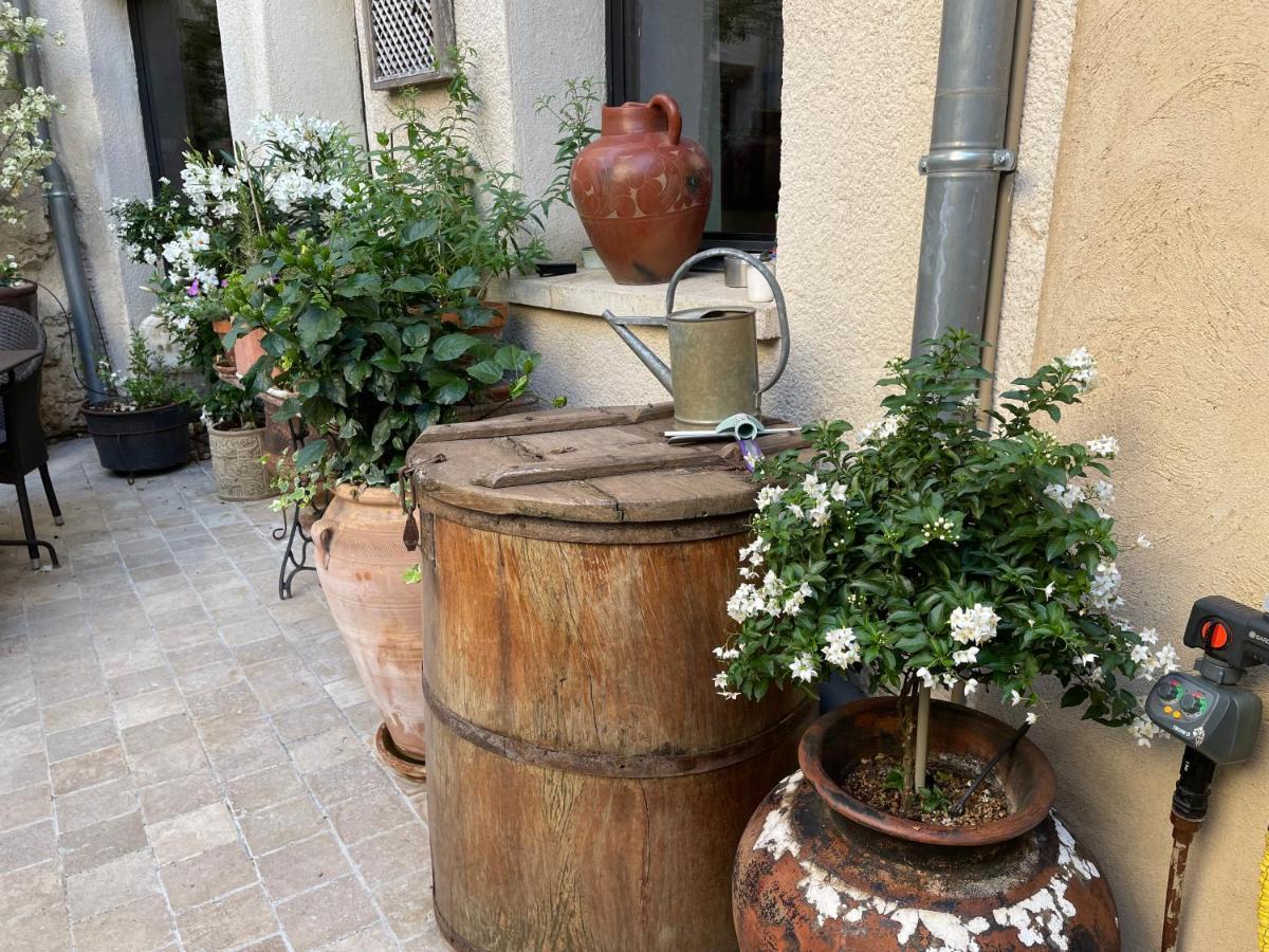 La Cour Carree Bed & Breakfast Rustrel Dış mekan fotoğraf
