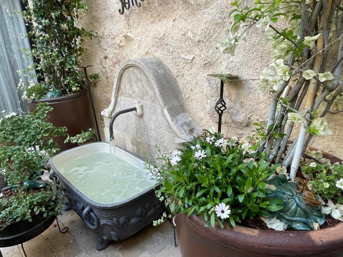 La Cour Carree Bed & Breakfast Rustrel Dış mekan fotoğraf
