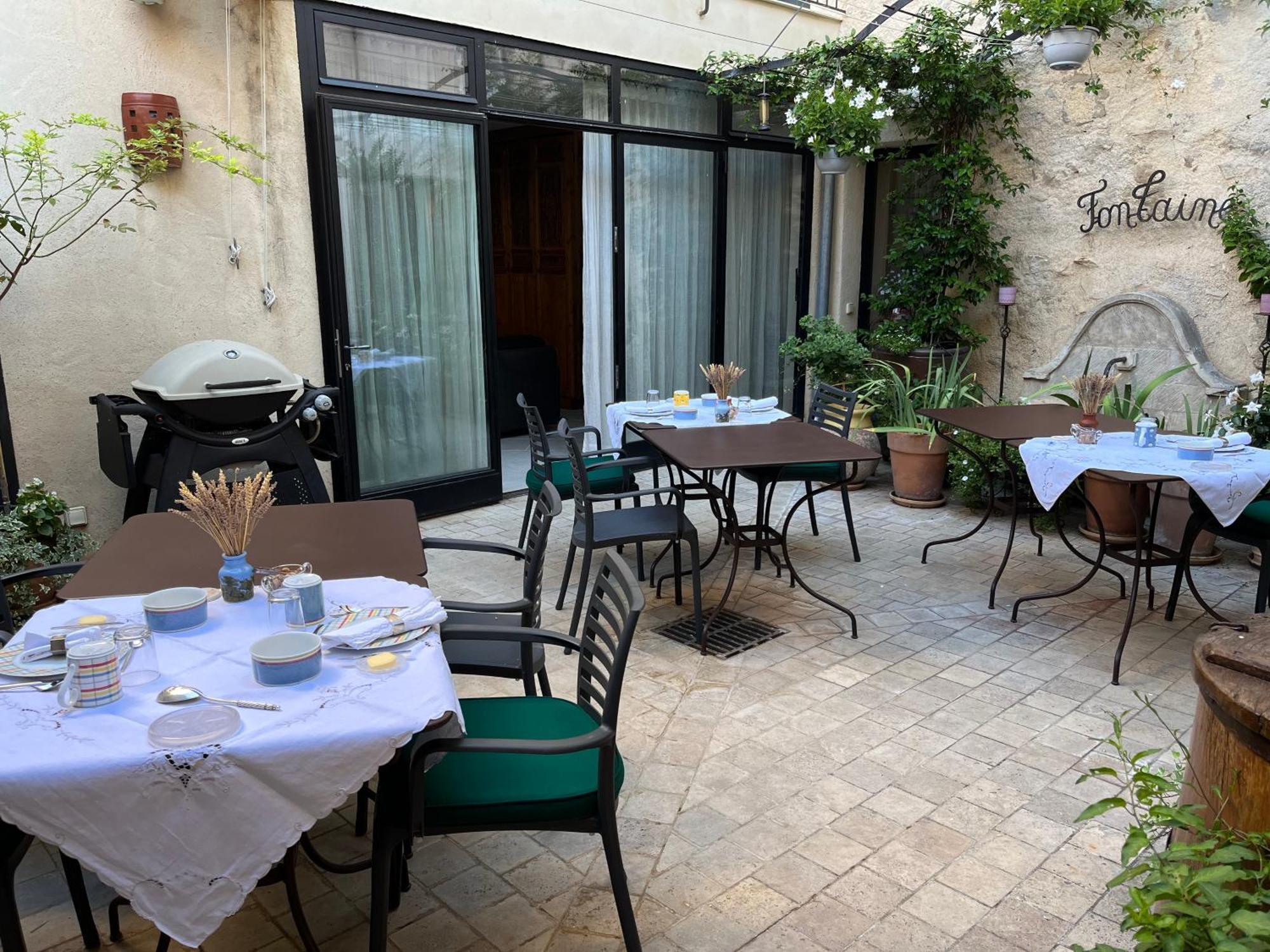 La Cour Carree Bed & Breakfast Rustrel Dış mekan fotoğraf