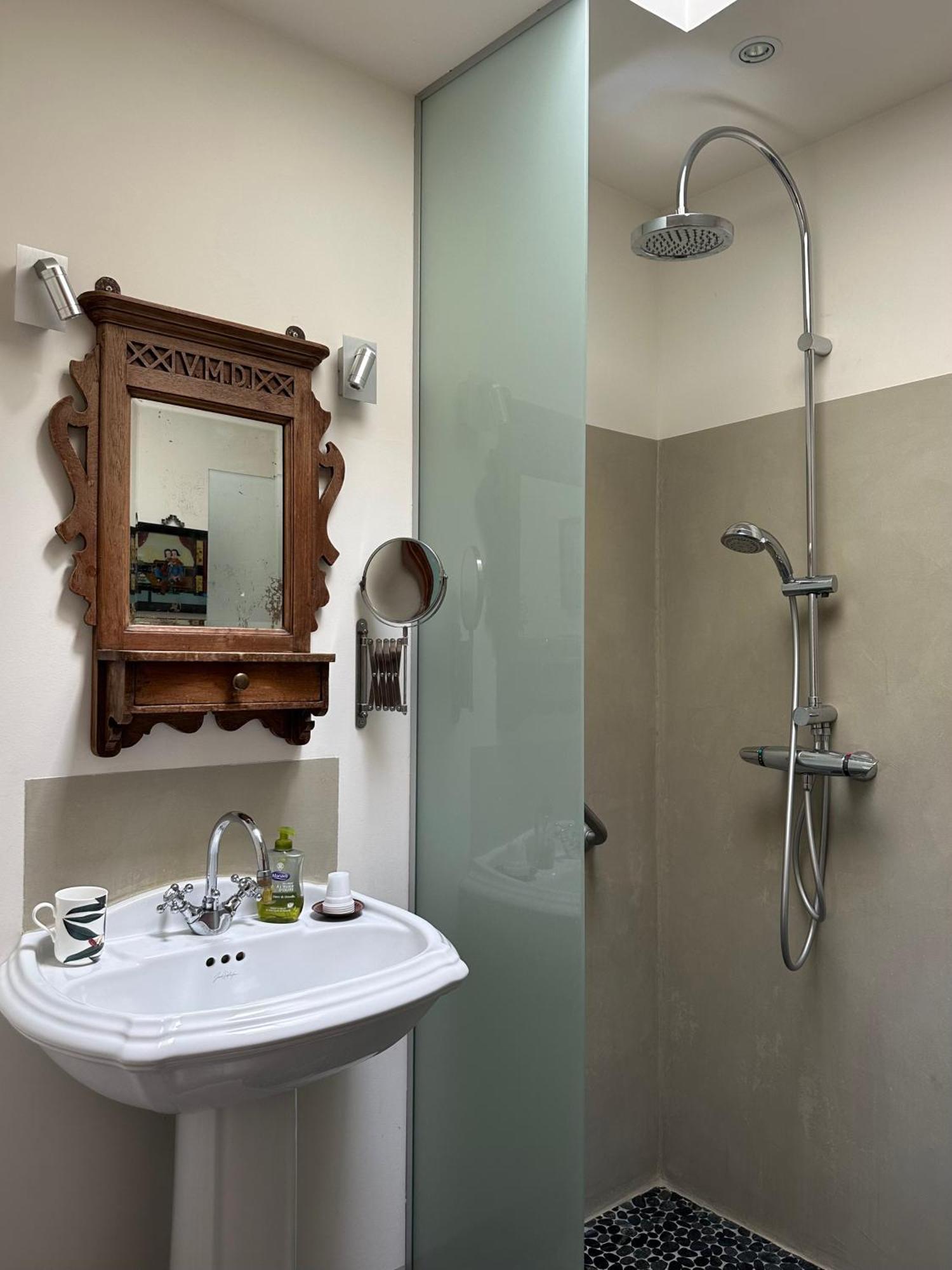 La Cour Carree Bed & Breakfast Rustrel Dış mekan fotoğraf